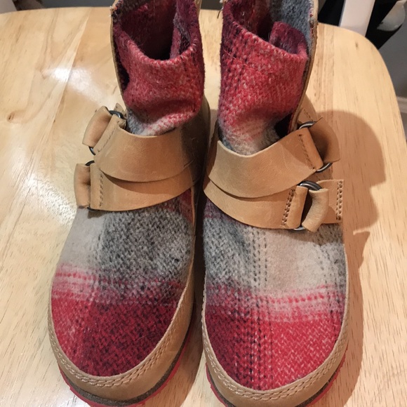 Sorel Yaquina II Boots Red Plaid Wool Size 6.5 - Picture 2 of 11